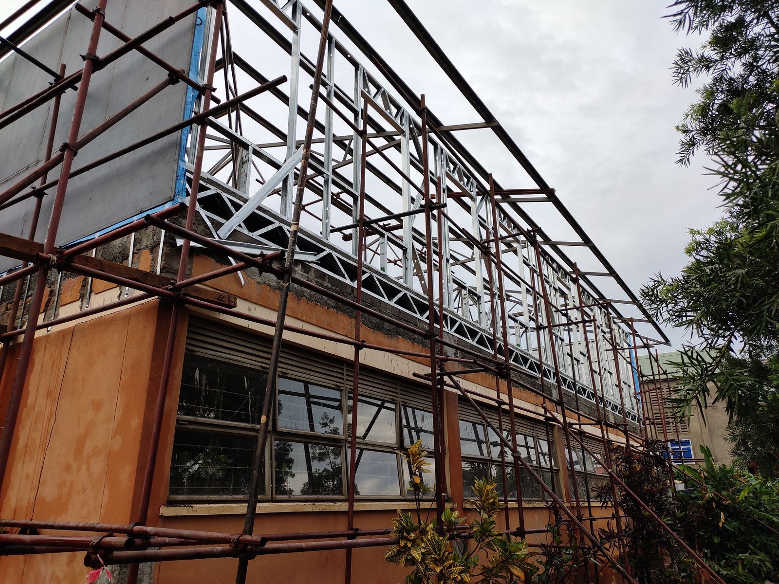 Light steel wall and roof framing going up